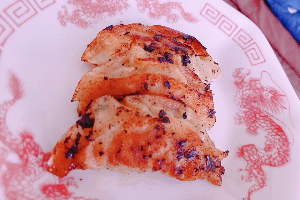 焦がし油のにんにく餃子